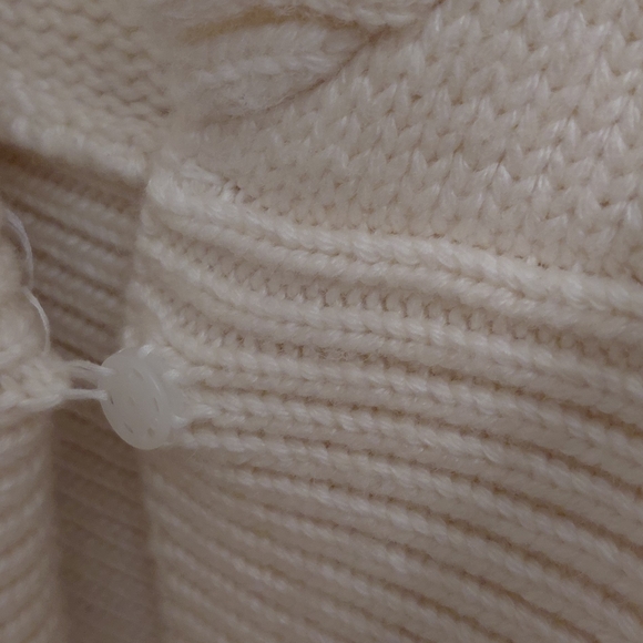 Elegant Cream Sweater with Black Accent - Picture 5 of 5